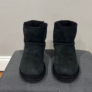 Classic Mini ll UGG Black Suede Fur-Lined Big Kids Boots